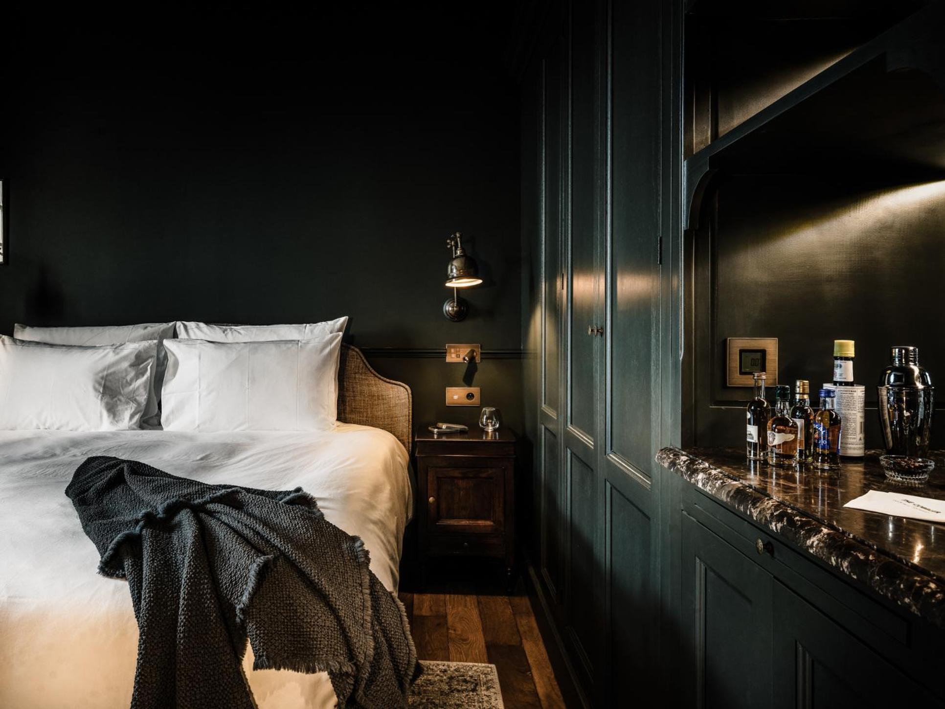 SUPERIOR, KING BED