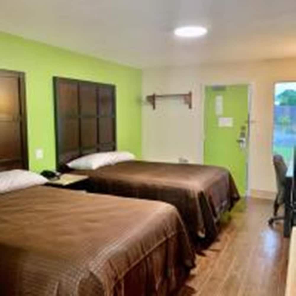 BASIC, DOUBLE BED, SMOKING