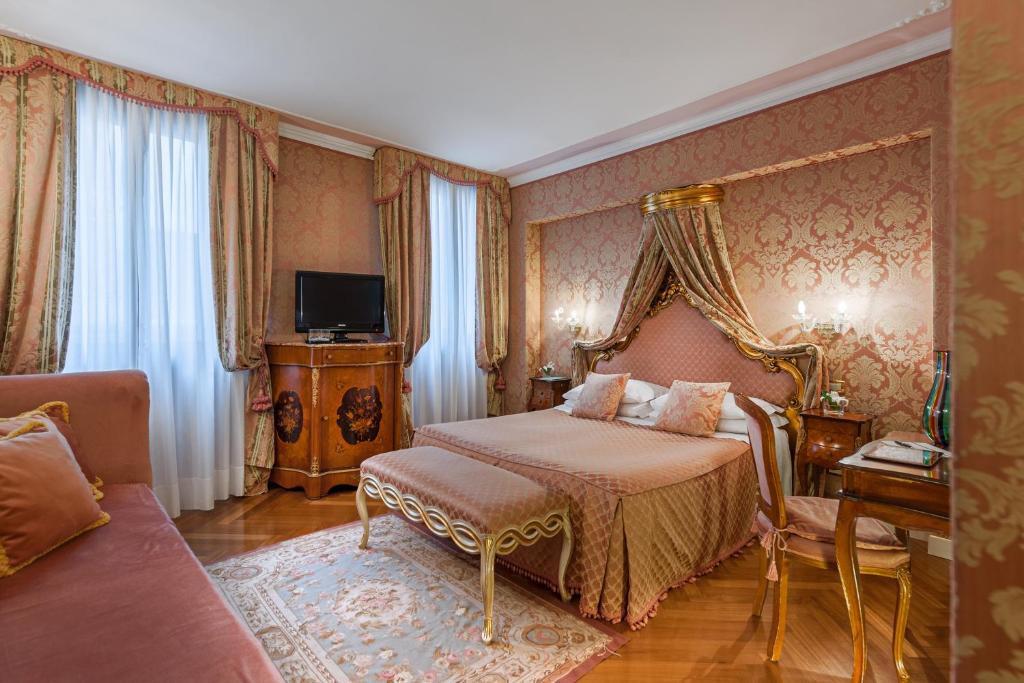 DELUXE, DOUBLE BED