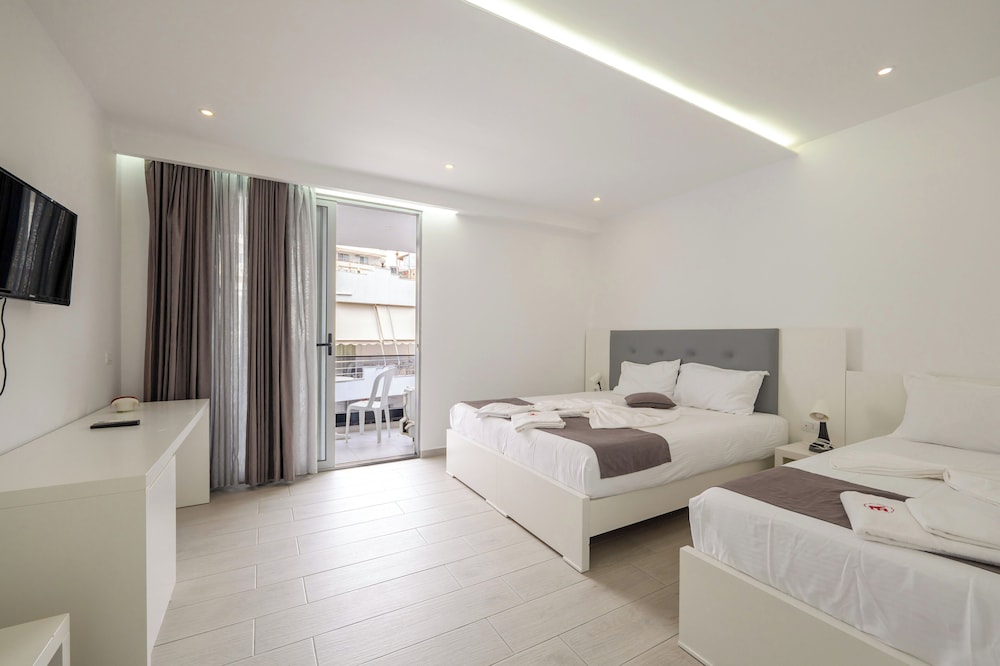 ROOM, TRIPLE, BALCONY