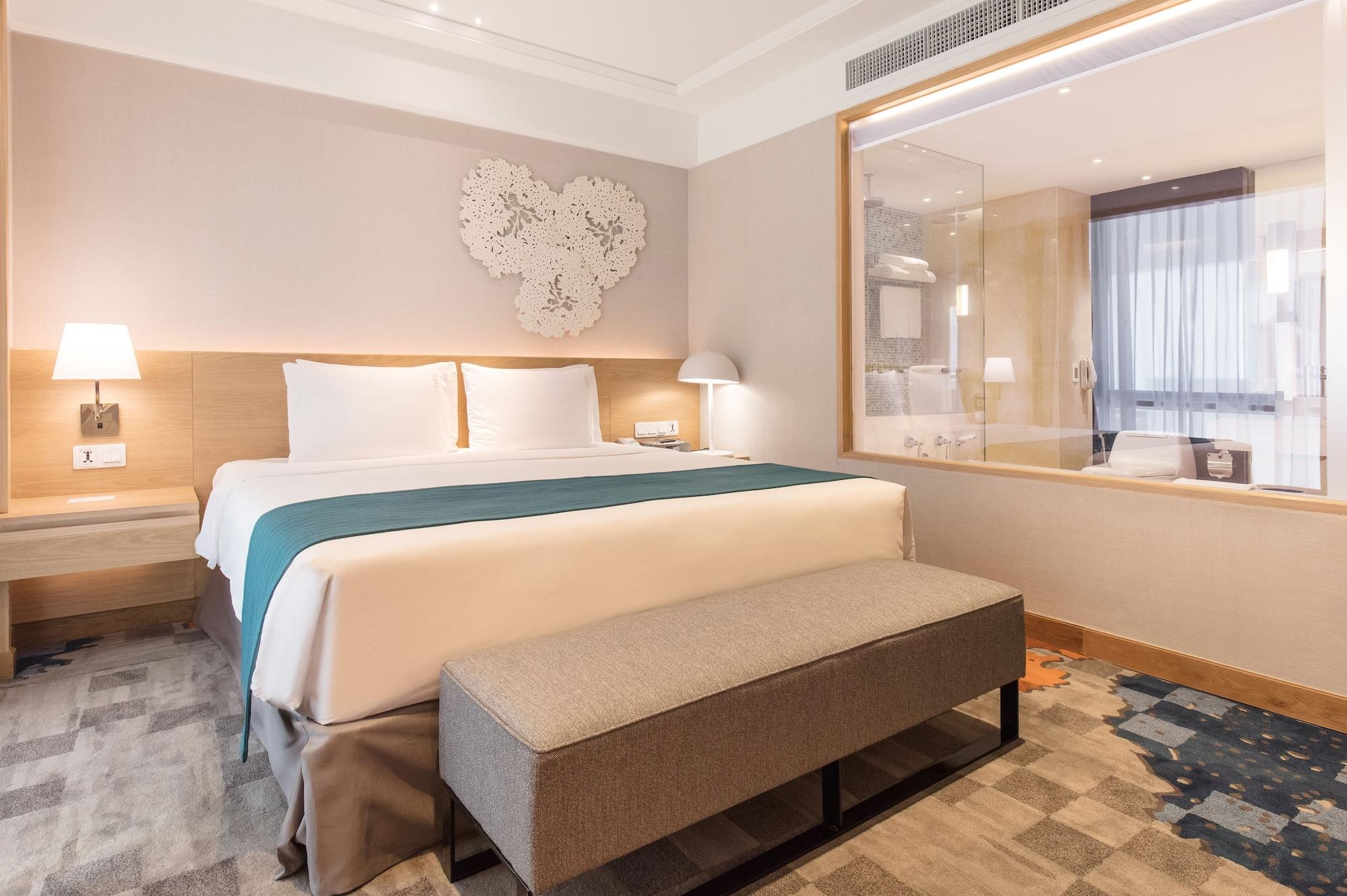 1 Bedroom, Suite, Living and Dining Areas