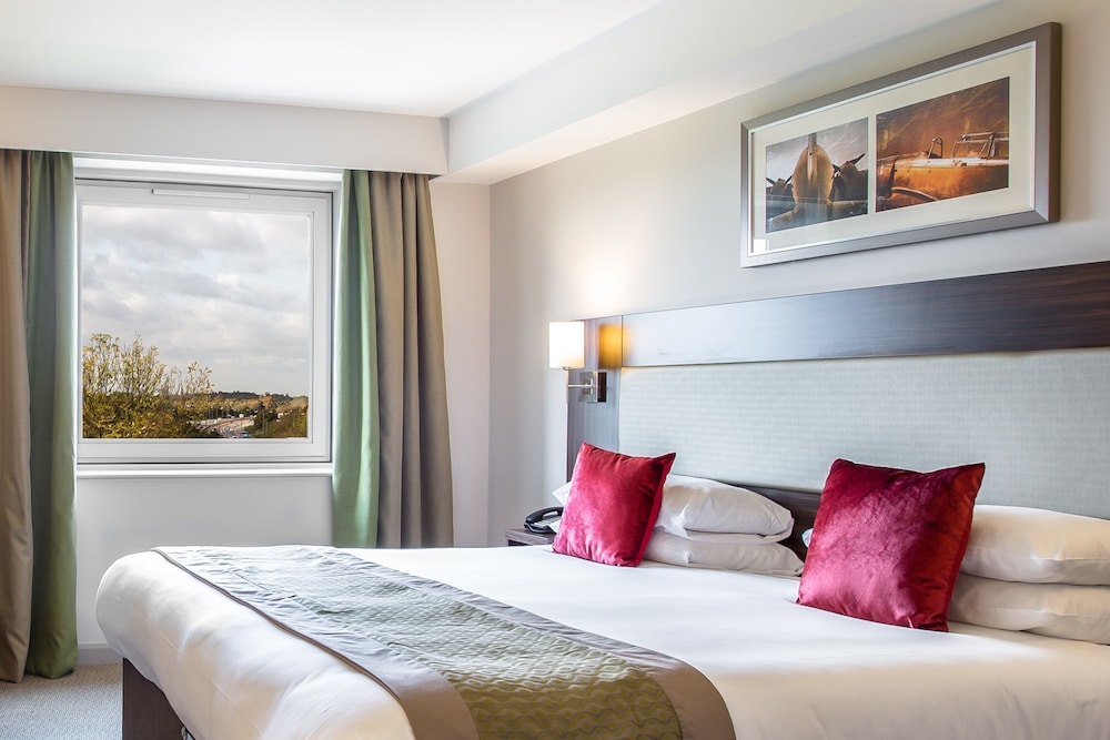 Heston Hyde Hotel 13/43