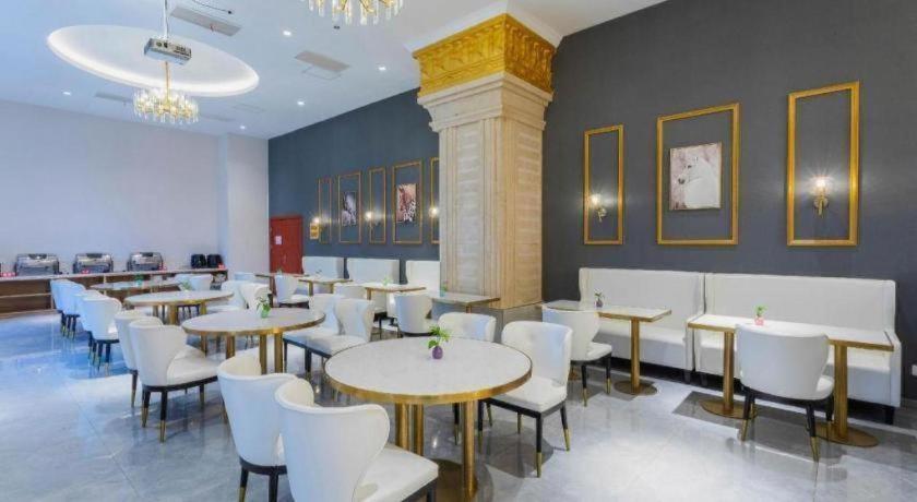 Vienna International Hotel (Shanghai Hongqiao National Exhibition and Convention Center Caobao Road) 46/47