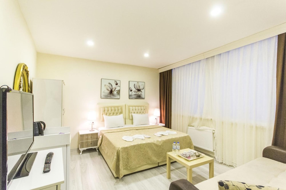 Taksim Ruby Suites 24/50