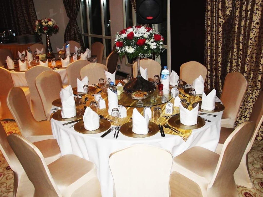 Grand Regal Hotel 48/60