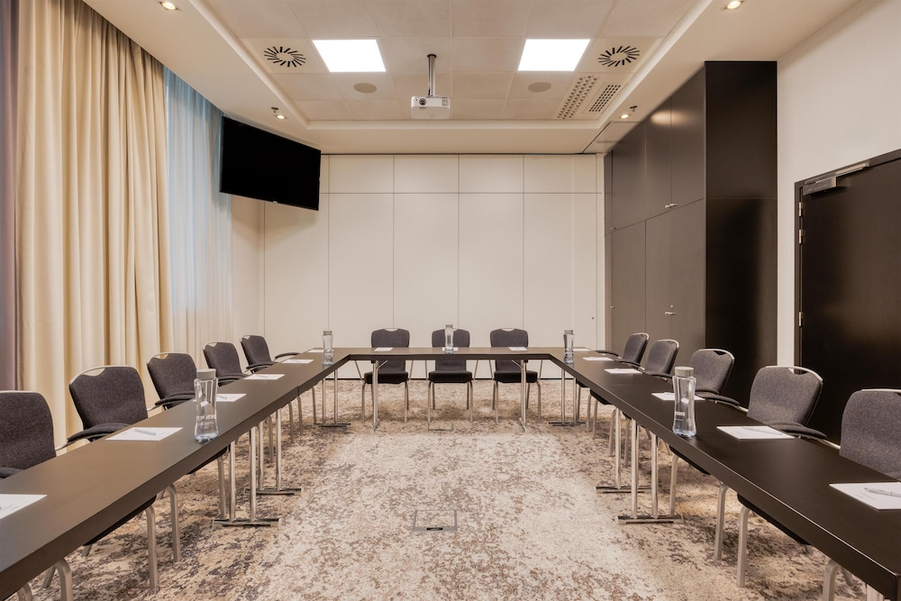Park Inn by Radisson Brussels Midi 69/73