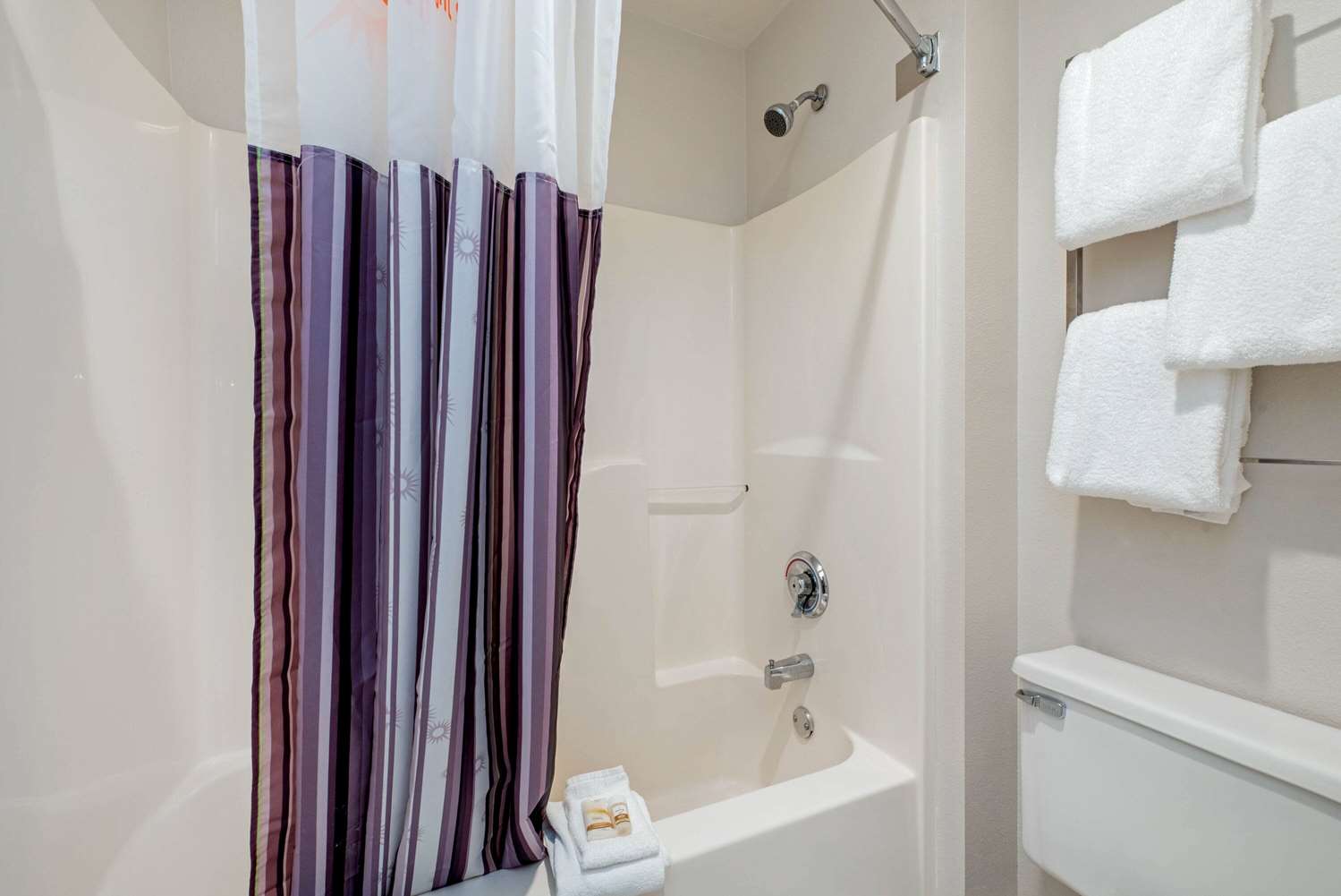 La Quinta Inn And Suites By Wyndham Mansfield Oh 27/27