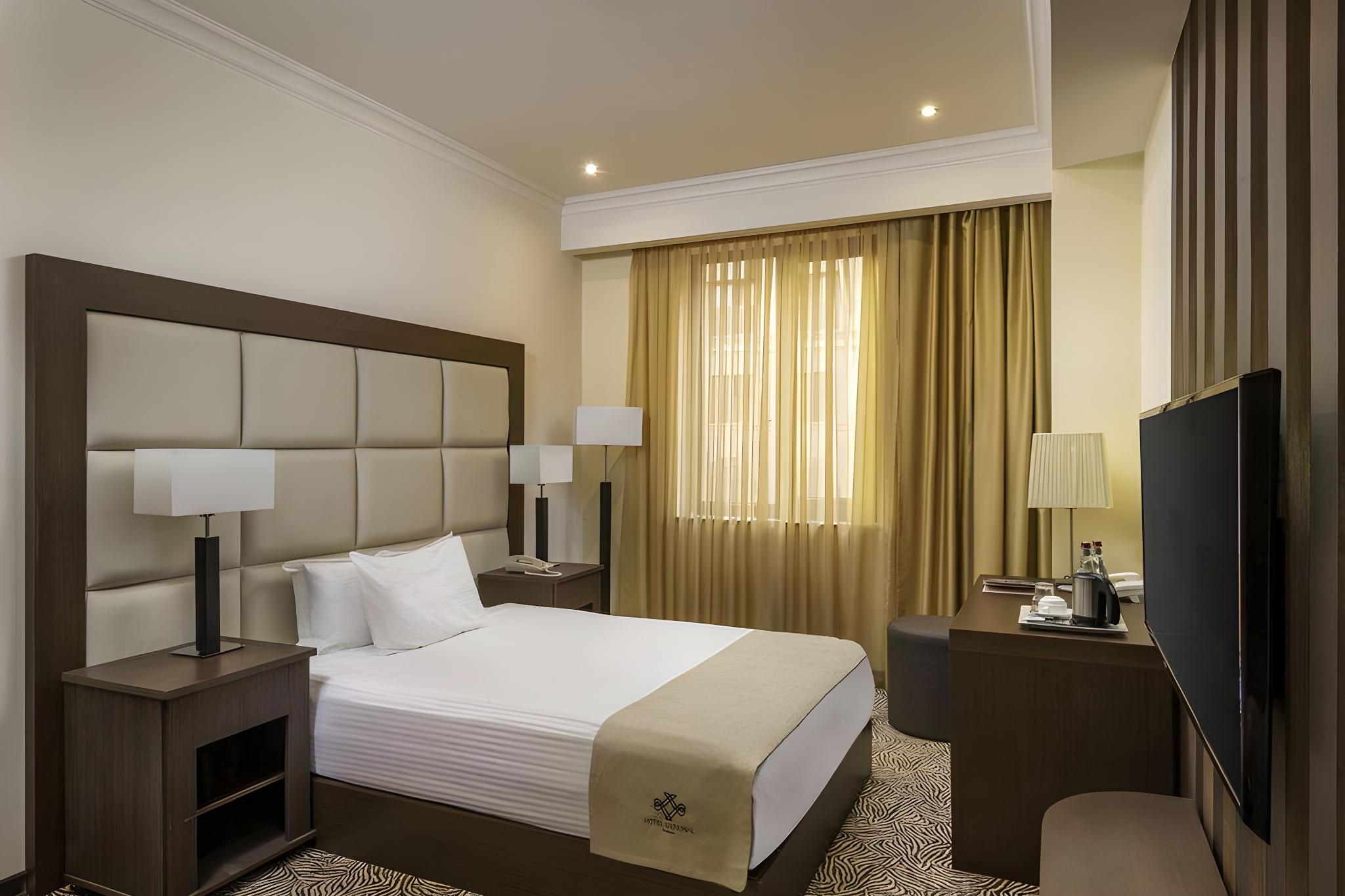 Standard, Single, Queen Bed