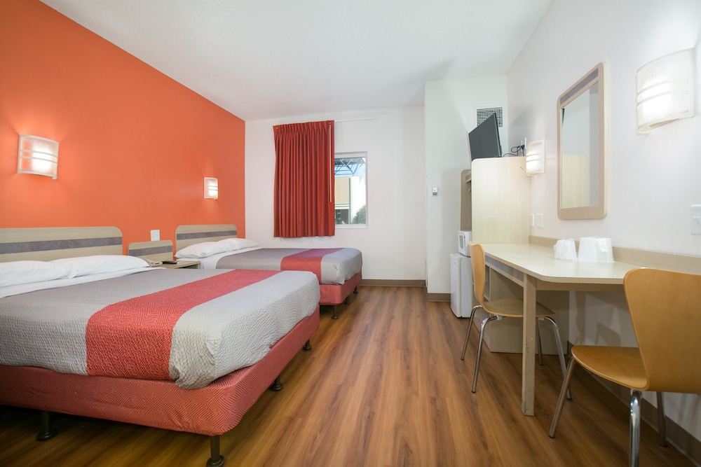 غرفة قياسية بسريرين مزدوجين، Motel6 Brooklyn Center, MN - Minneapolis 6/10