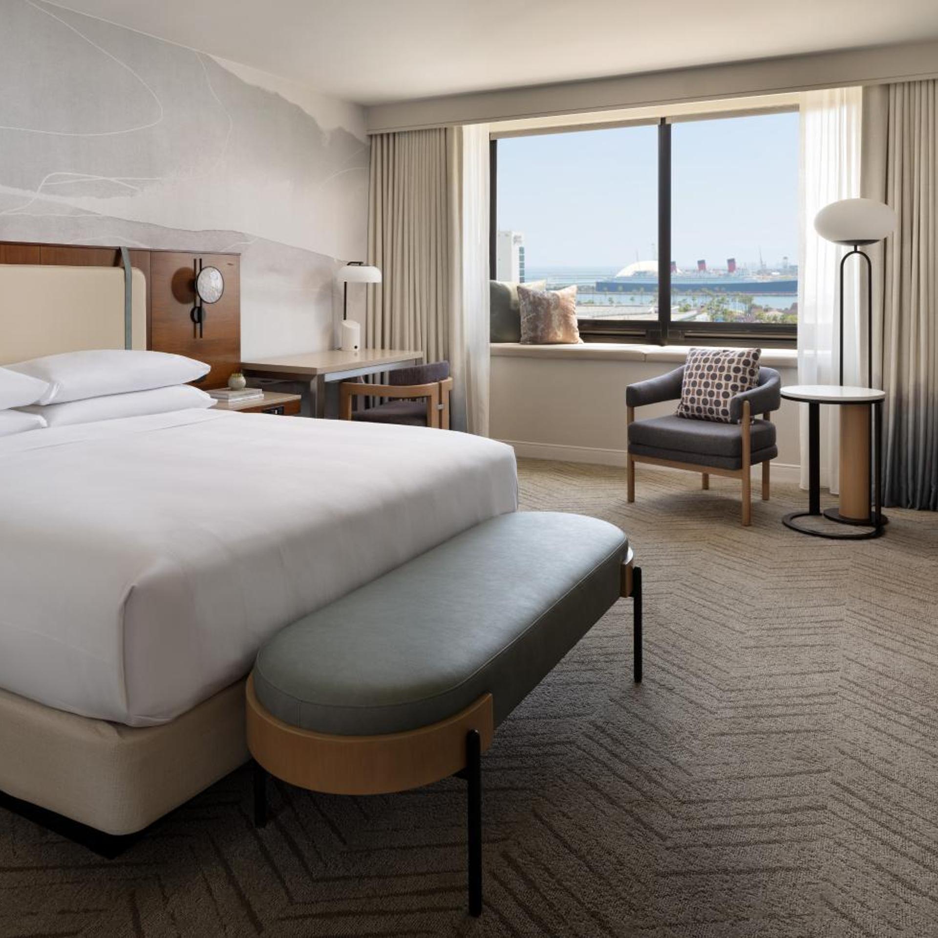 غرفة ركنية بسرير كينج بإطلالة على المرفأ بشرفة، Marriott Long Beach Downtown 3/5