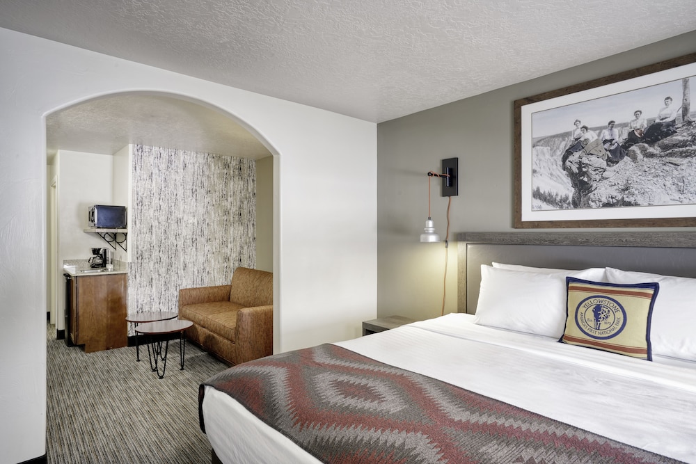 Yellowstone Park Hotel 23/61