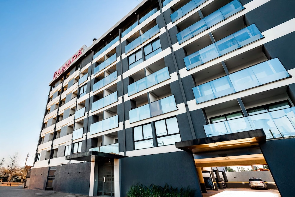 Ramada Suites by Wyndham Asuncion Aeropuerto 3/60