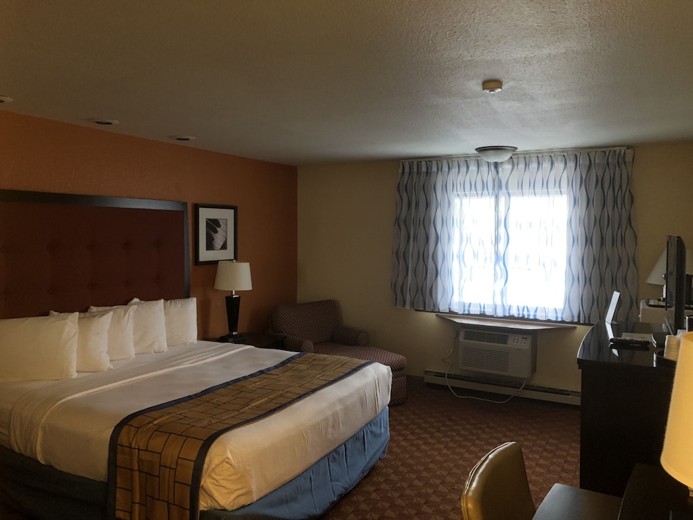Days Inn & Suites by Wyndham Stevens Point 11/33