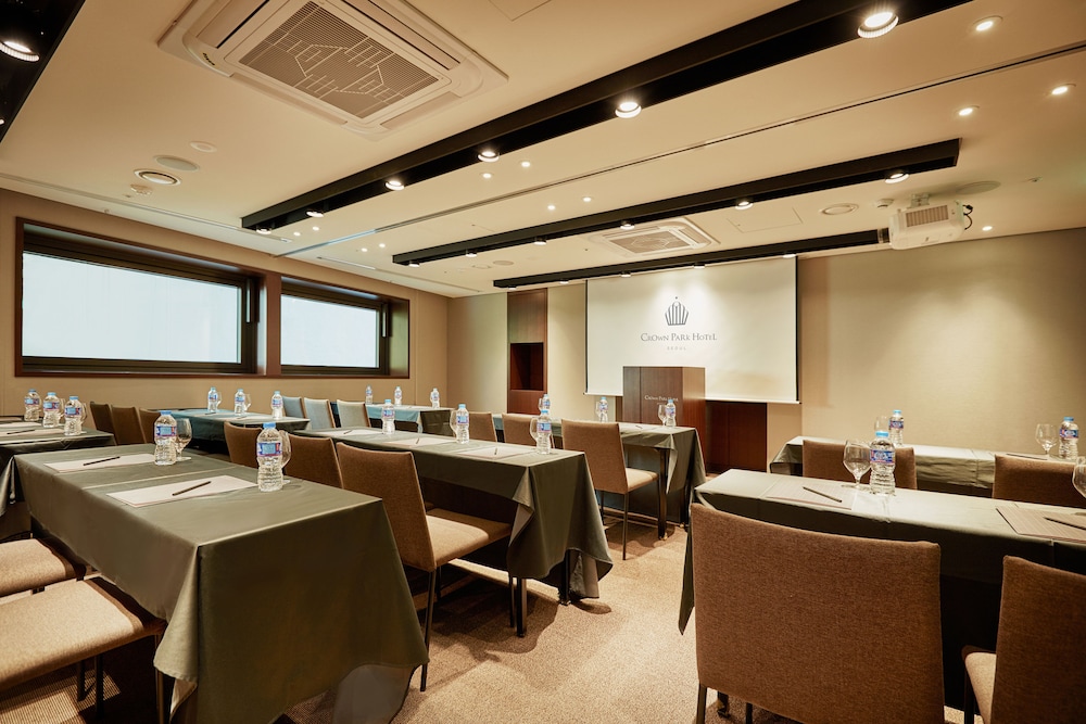 Crown Park Hotel Seoul 64/71