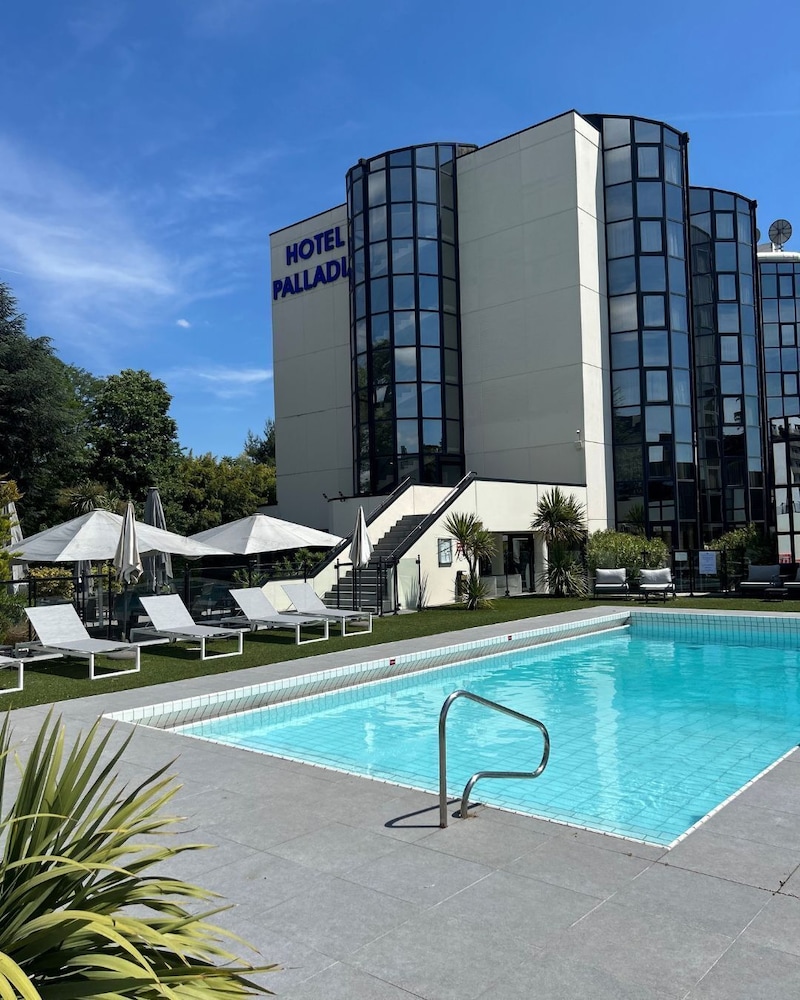 Palladia Hotel 70/72