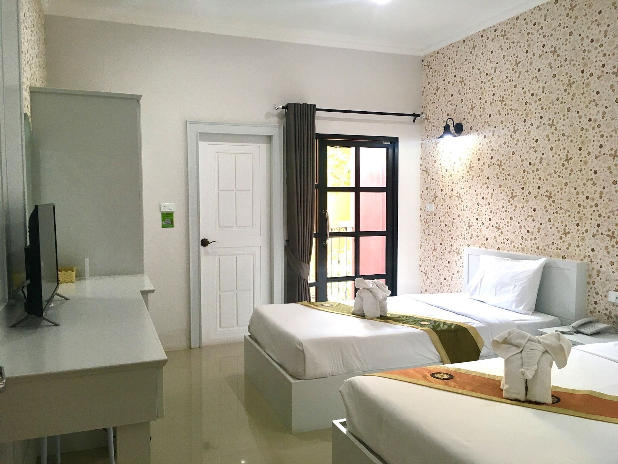 DELUXE, TWIN BEDS