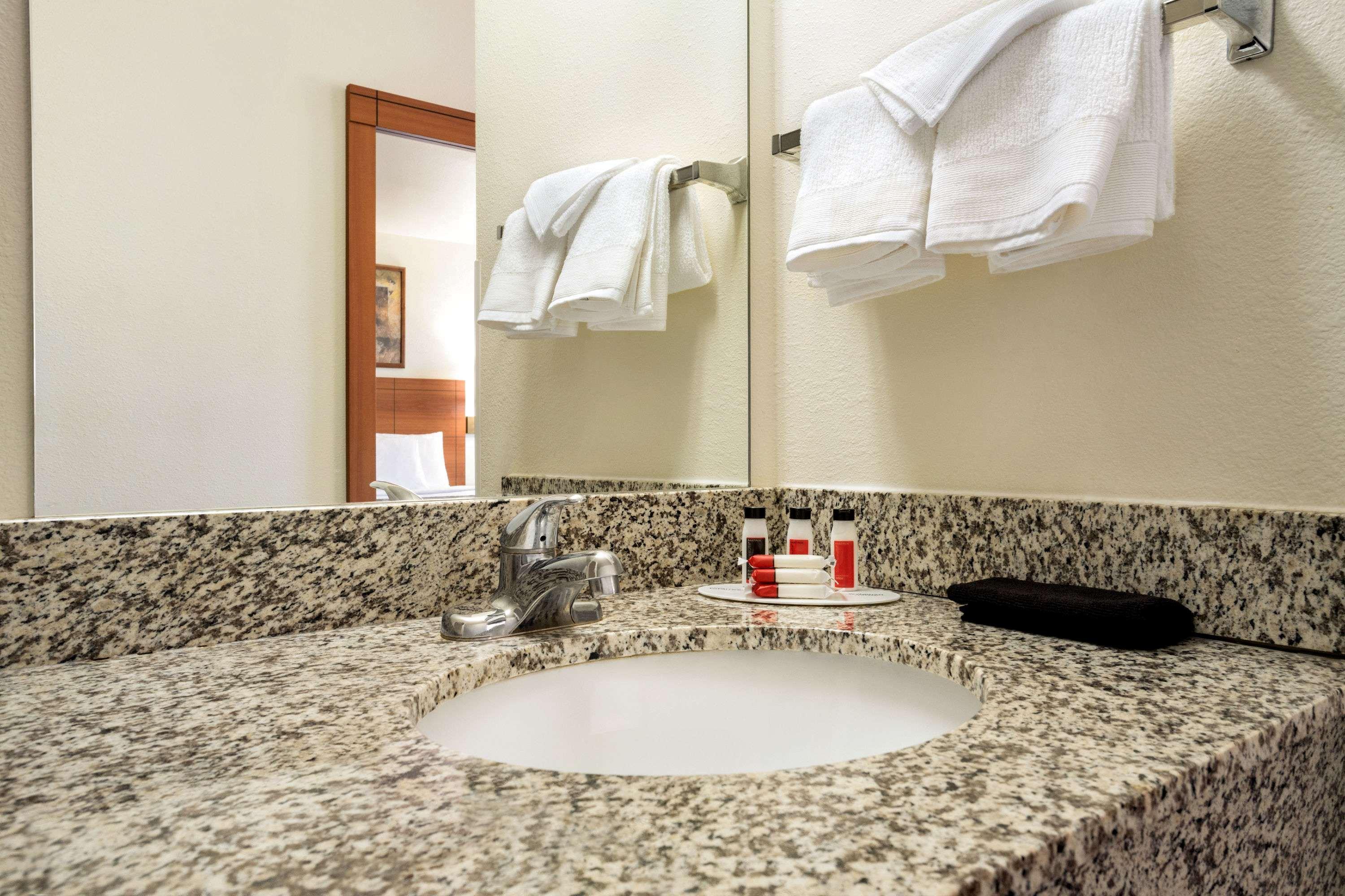 Travelodge by Wyndham Bill WY Thunder Basin Ntl Grassland 28/32