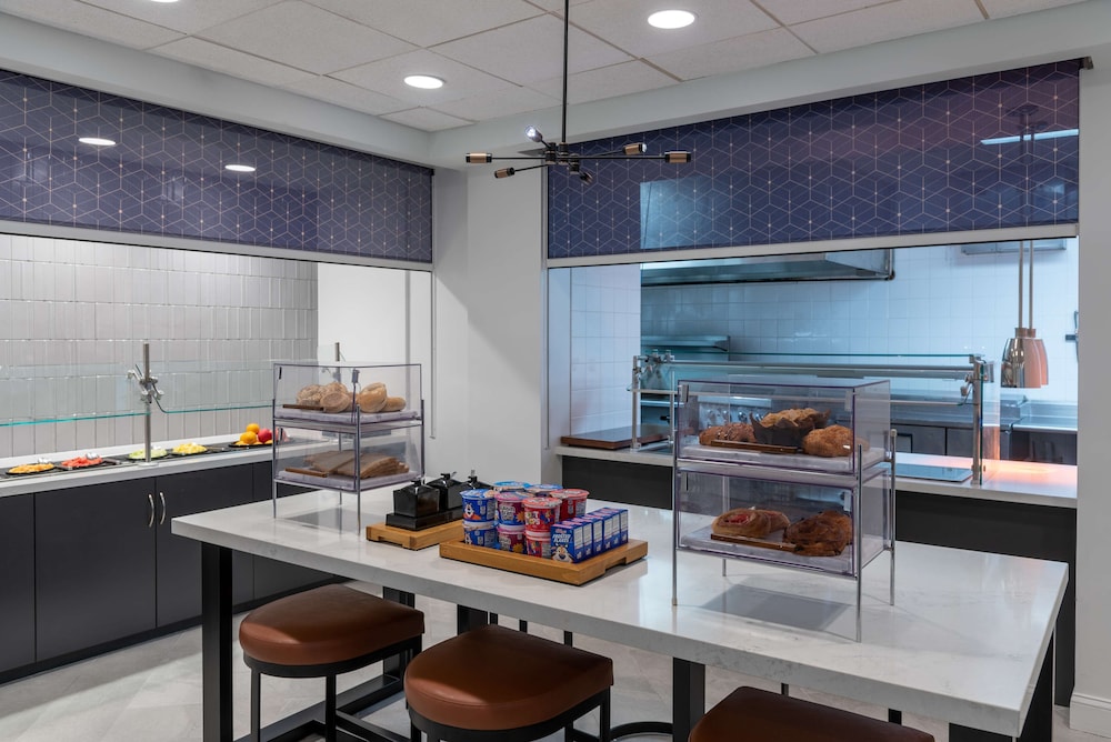 Hilton Garden Inn Arlington Courthouse Plaza 60/83