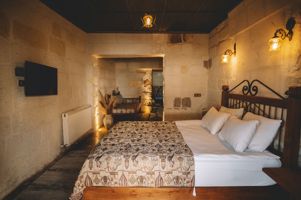 Cavusin Cave House 8/50