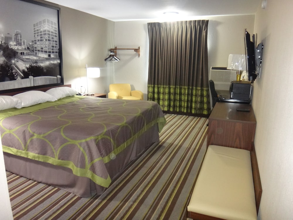 Super 8 by Wyndham Ardmore OK 4/16