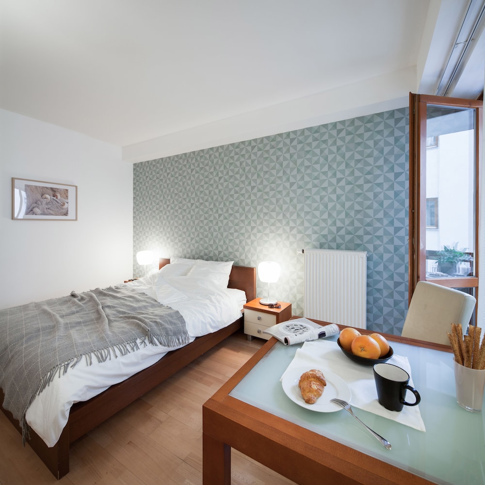 Lord Residence 7/58