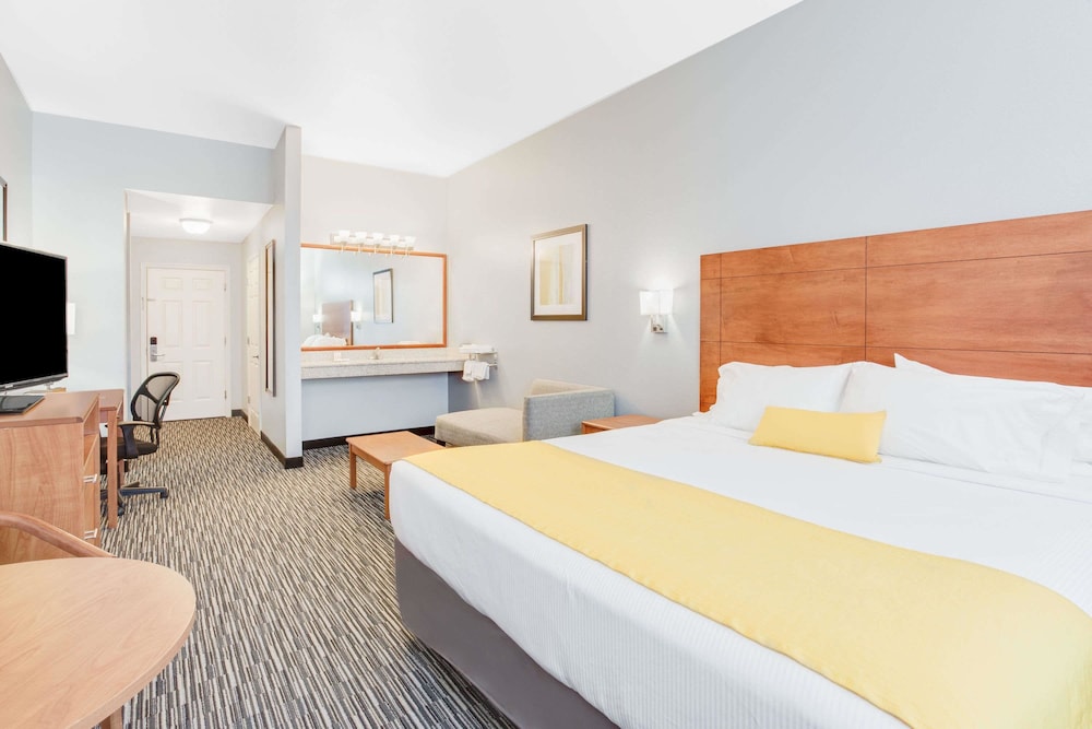 Ramada By Wyndham Marina 36/73