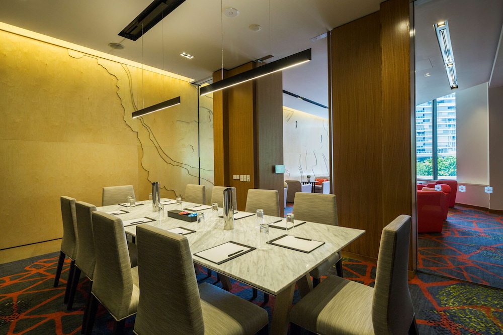 Shangri La the Marina Cairns 60/74