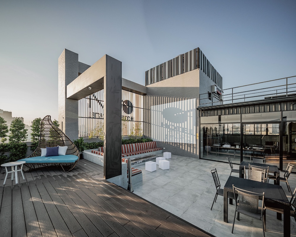 Oinn Hotel and Hostel 32/56
