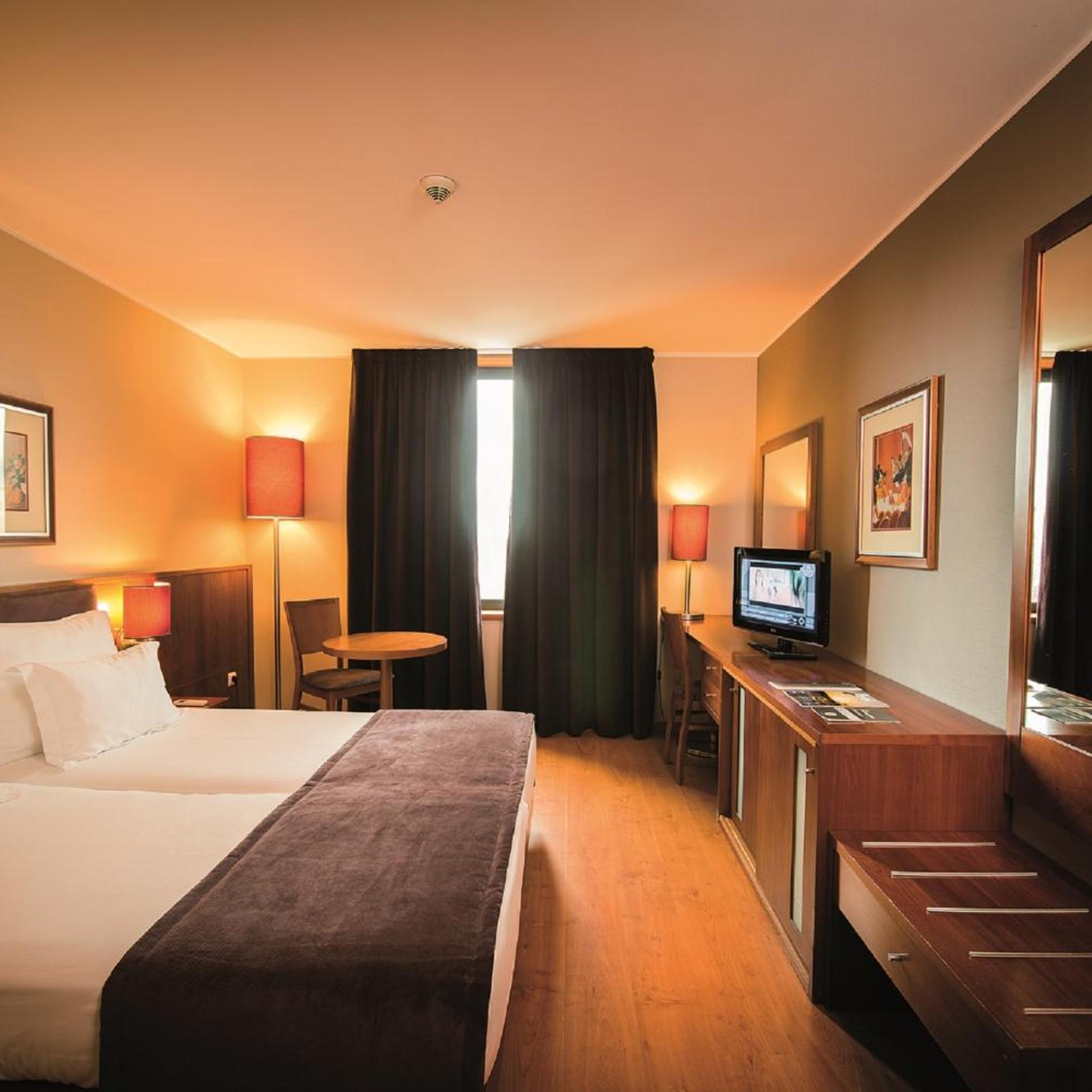 ROOM, TWIN BEDS, WITH EXTRA BED
