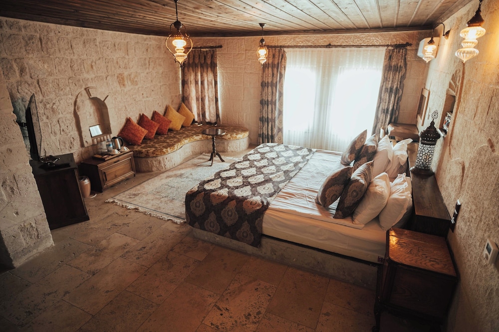 Hu of Cappadocia 35/50
