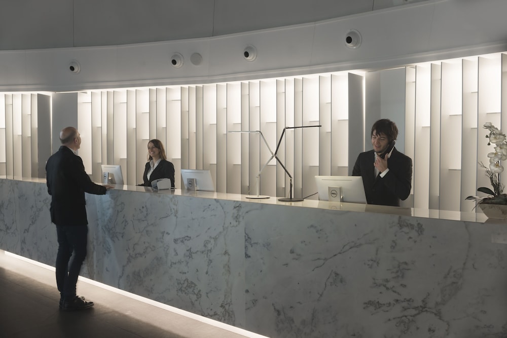 Barcelona Airport Hotel 8/86