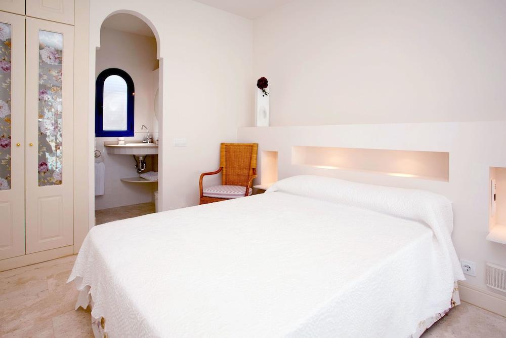 3 BEDROOMS, PREMIER, VILLA, GARDEN VIEW, PRIVATE POOL
