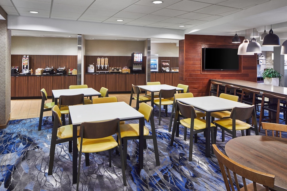 Fairfield Inn and Suites Gainesville 28/34
