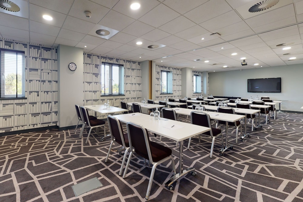 Village Hotel Club Bournemouth 67/81
