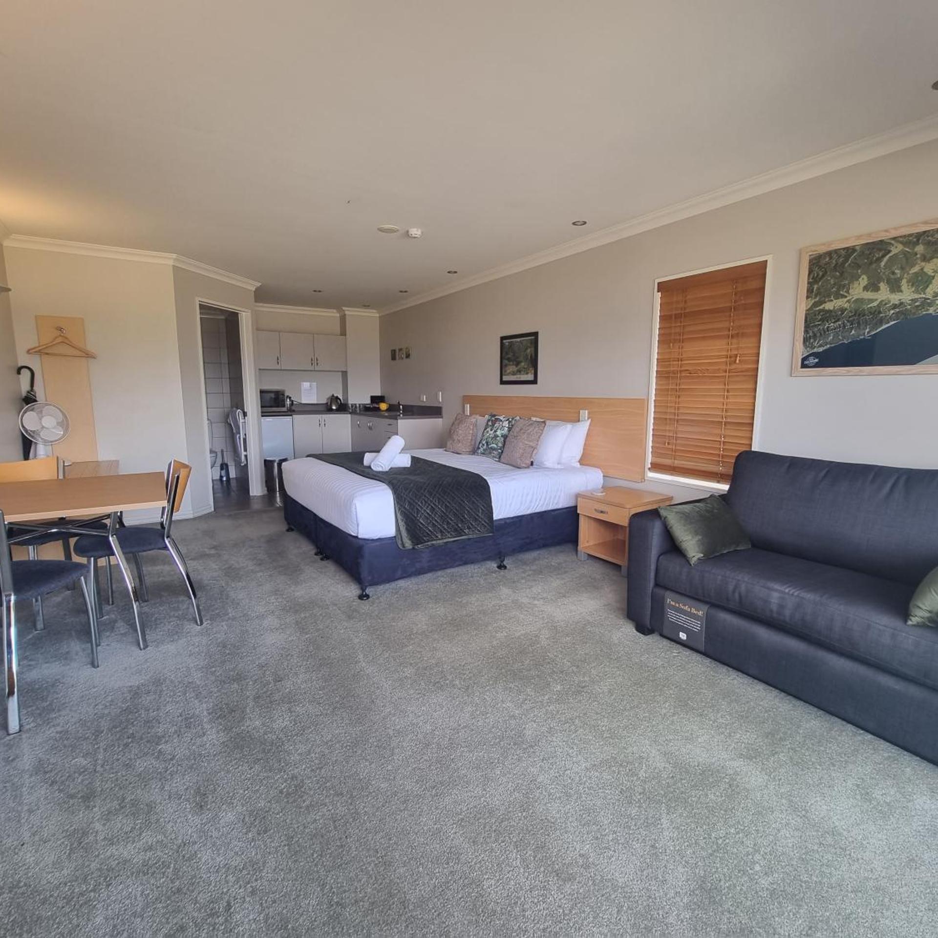 Hotel Lake Brunner 40/50