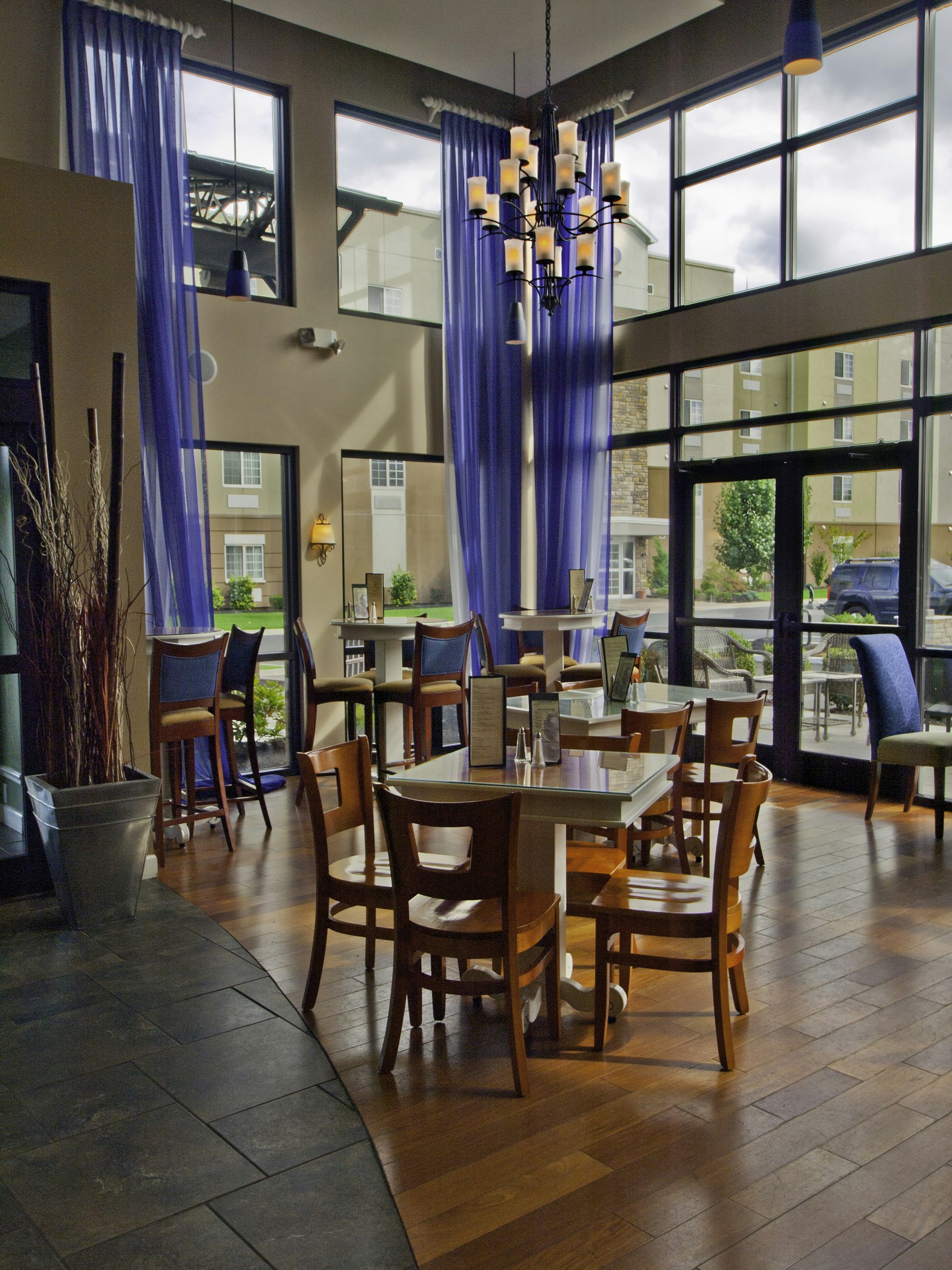 Doubletree By Hilton Buffalo Amherst 51/64