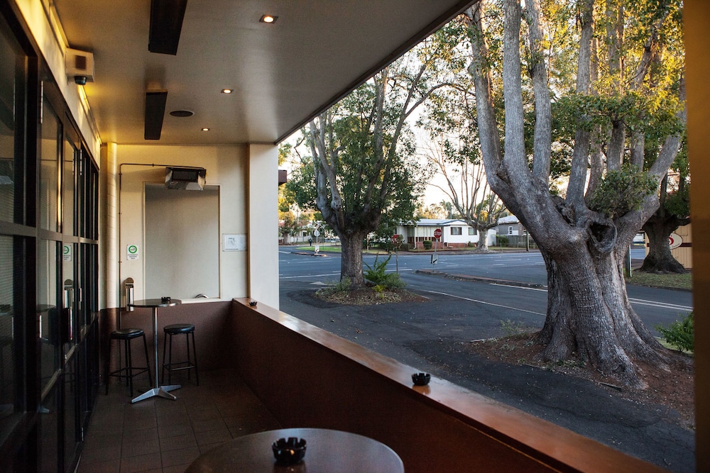 Nightcap at Federal Hotel Toowoomba 38/62