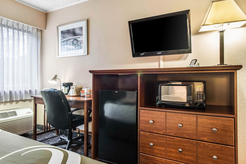 Quality Inn Austintown-Youngstown West 28/35