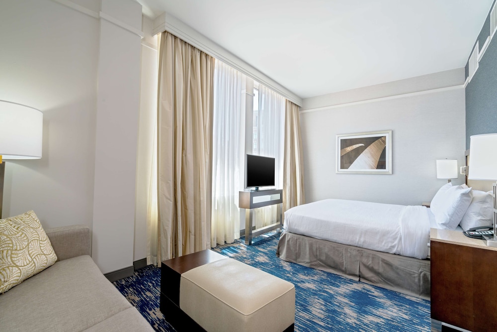 STUDIO, SUITE, KING BED, SOFA