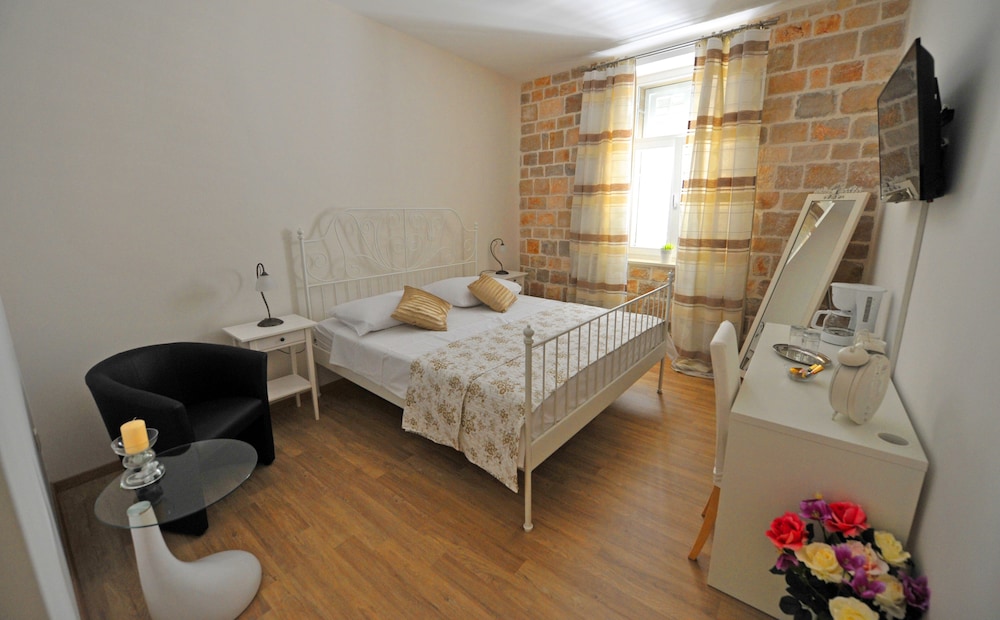 Nirvana Luxury Rooms 59/82