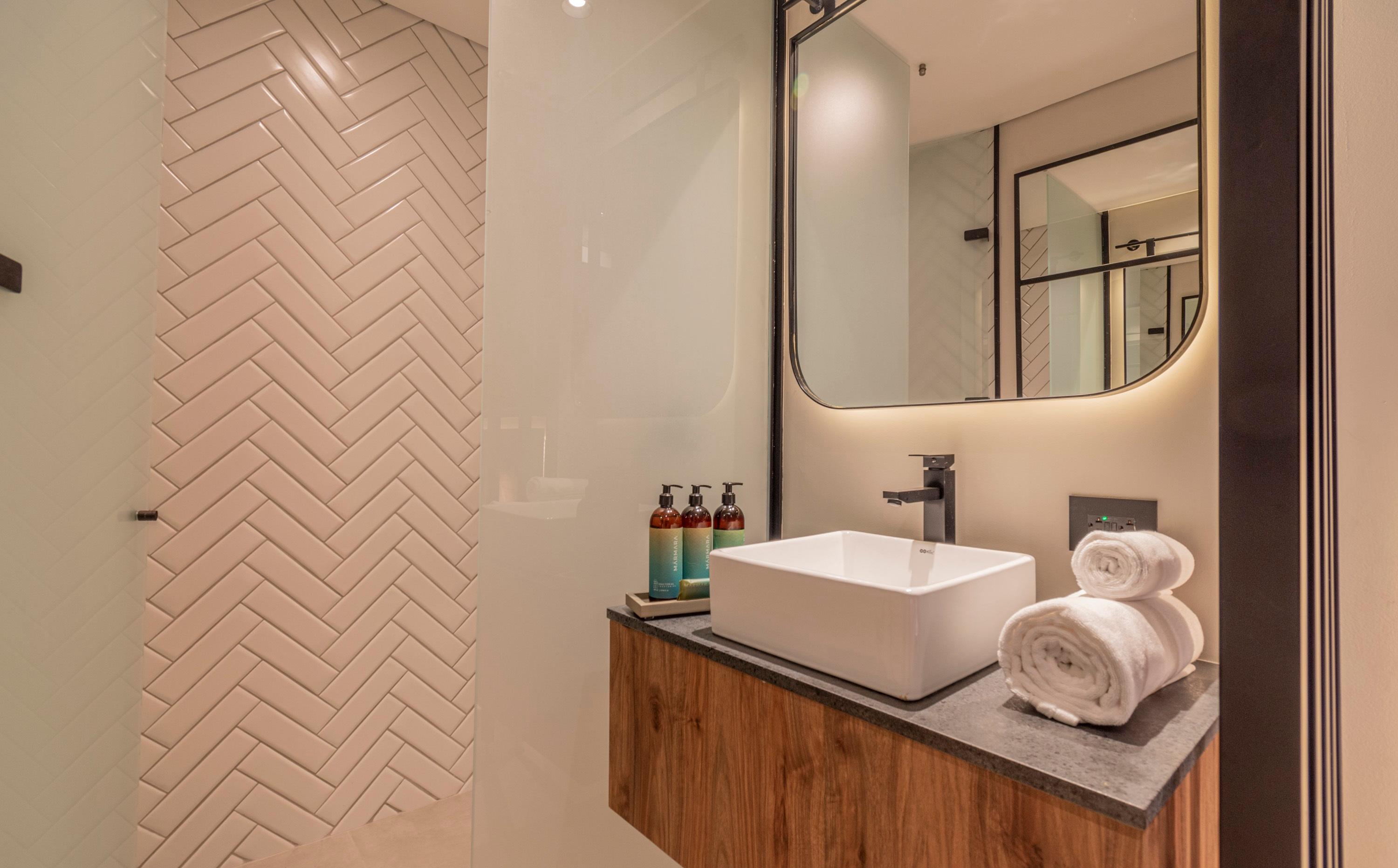 غرفة قياسية بسرير مزدوج بإطلالة، Hashtag 98 Hotel 4/4