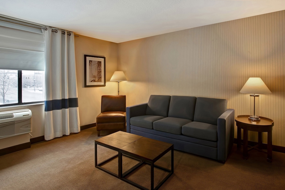 Four Points By Sheraton Peoria 33/50