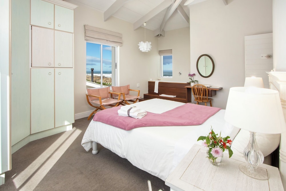 138 Marine Beachfront Guesthouse 18/50