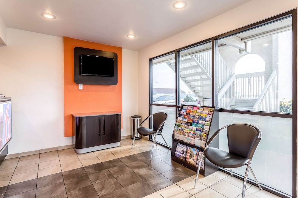Motel6 El Paso, TX - East 23/32