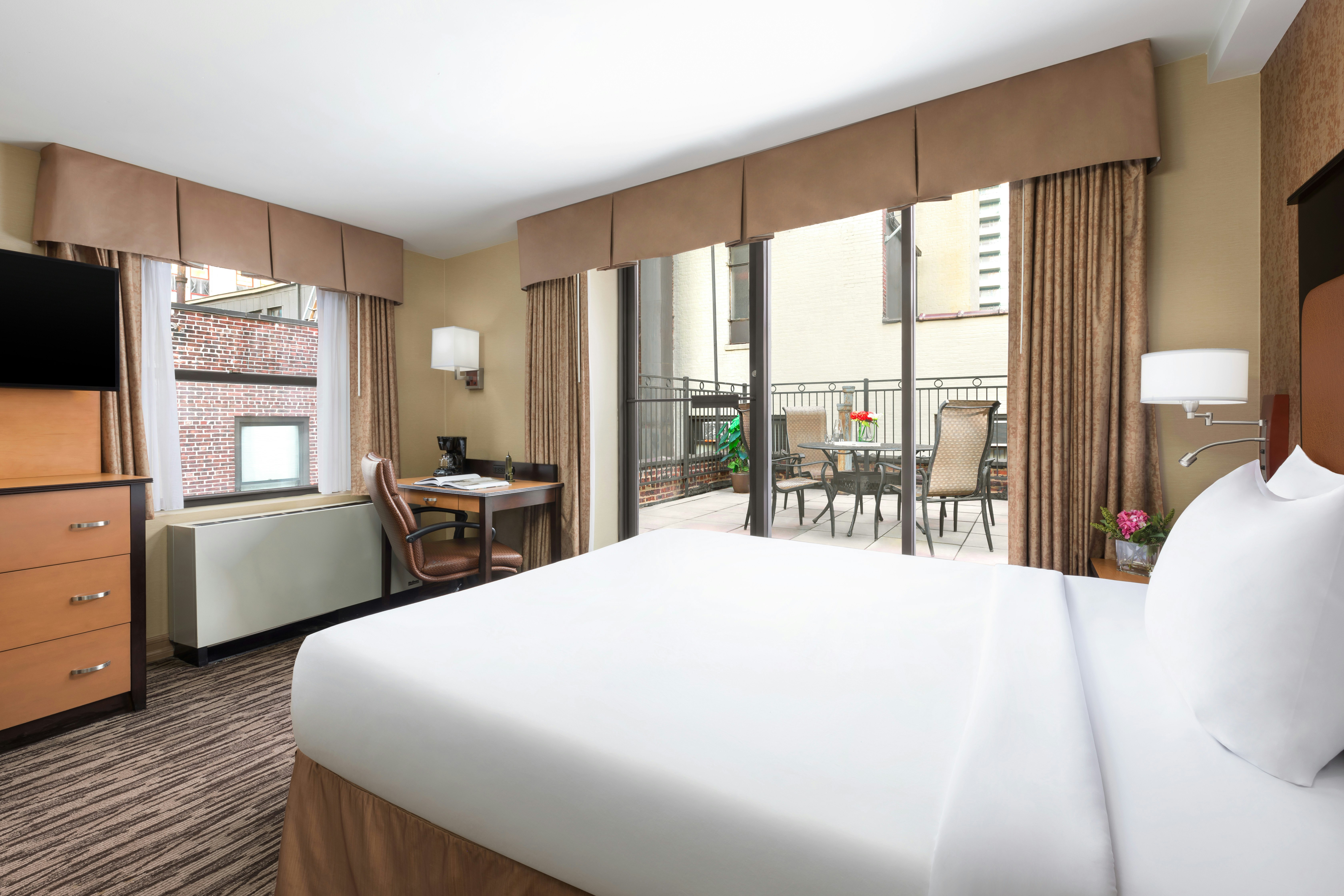 The Hotel at Fifth Avenue 12/29