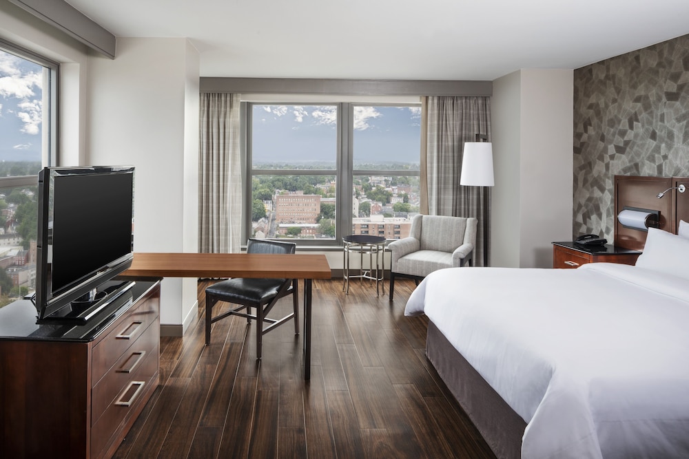 غرفة ركنية بسرير كينج بإطلالة على المدينة، Lancaster Marriott at Penn Square 2/7