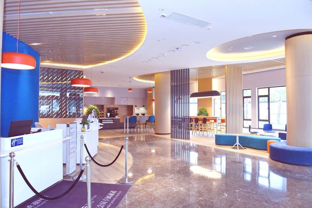 Holiday Inn Express Suzhou Zhouzhuang Ancient Town 42/68