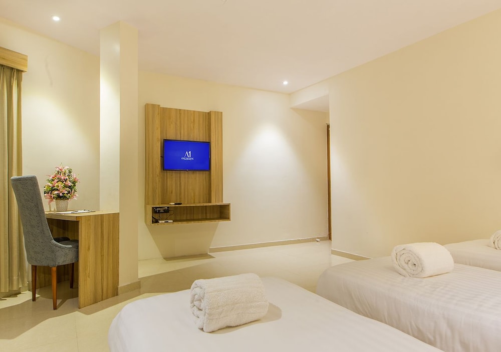 AURA ONE HOTEL 6/45