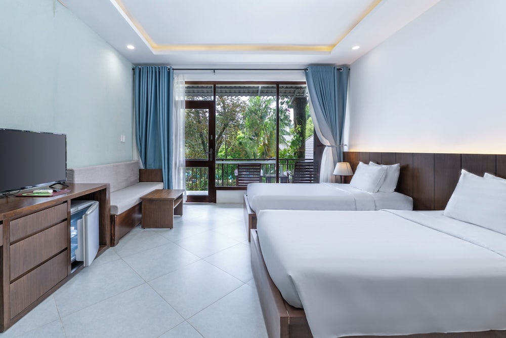 1 BEDROOM, DELUXE, DOUBLE OR TWIN BED, POOL VIEW
