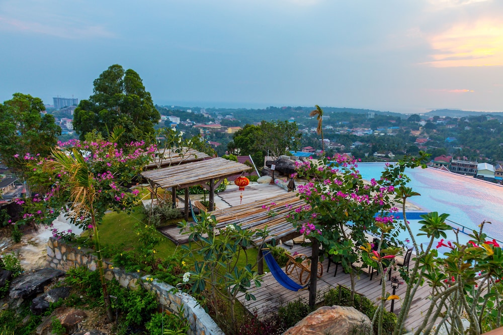 360 Resort Sihanoukville 66/69